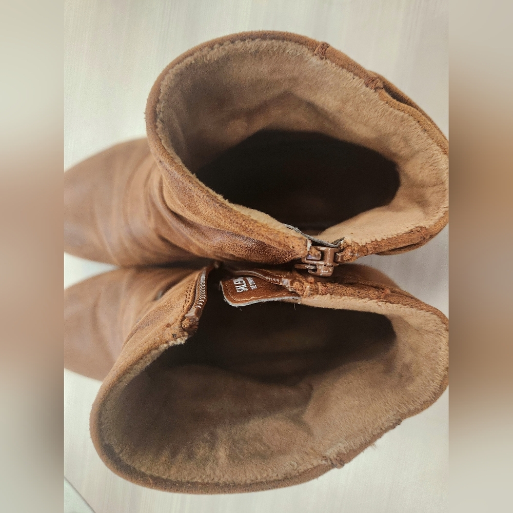 Beartrap Ankle Boots - Picture 7 of 11